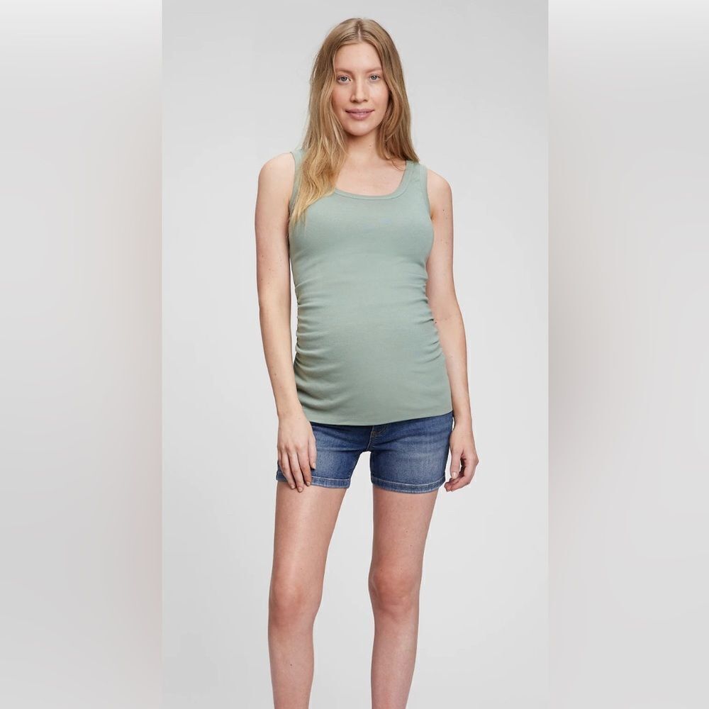 Gap maternity shorts size 4.